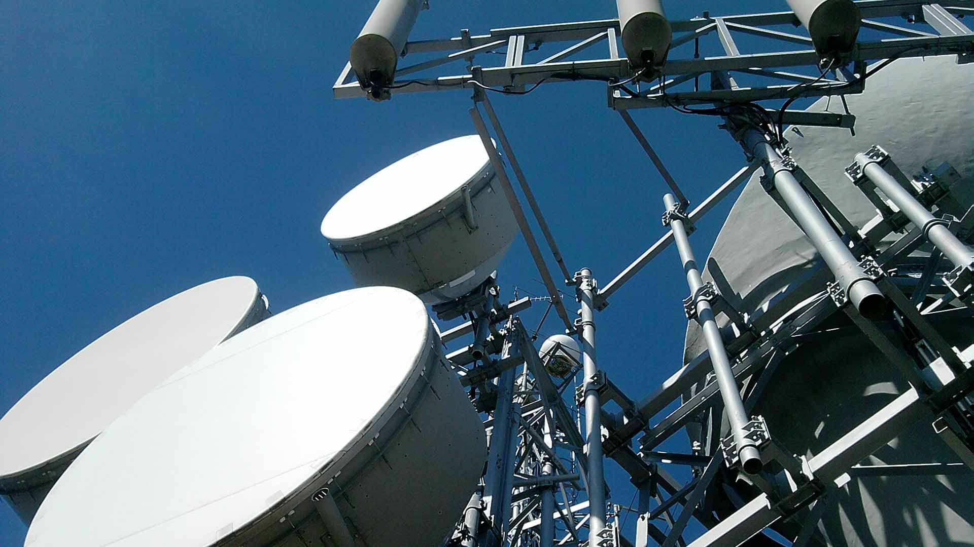 Microwave link installed on network infrastructure